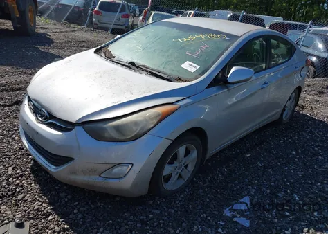 2013 Hyundai Elantra Gls z USA, uszkodzony, nr VIN KMHDH4AE2DU884495